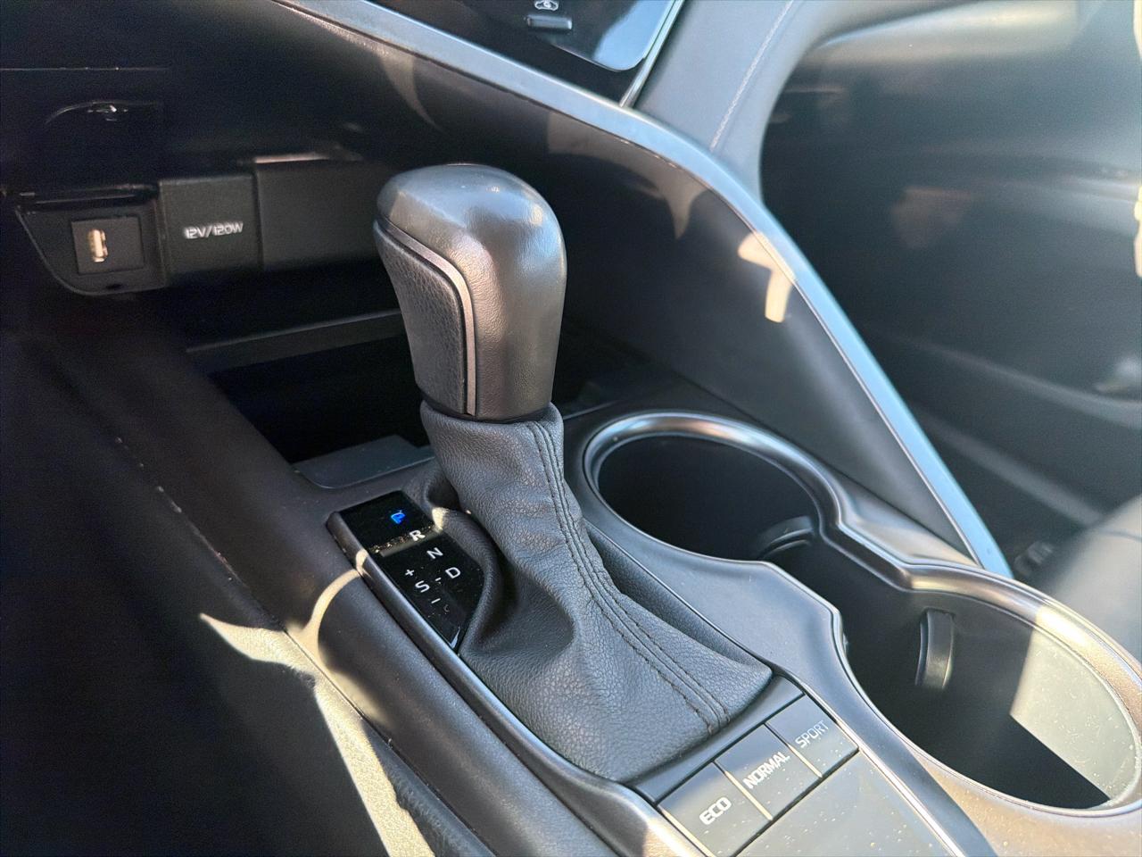Toyota Camry SE Auto (Natl) 2024