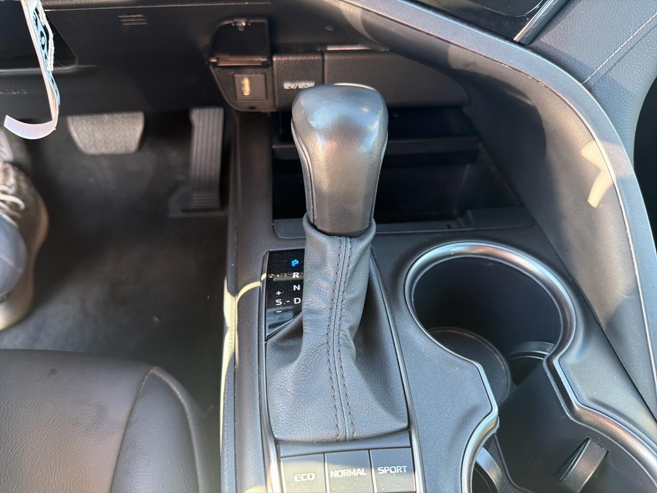 Toyota Camry SE Auto (Natl) 2024
