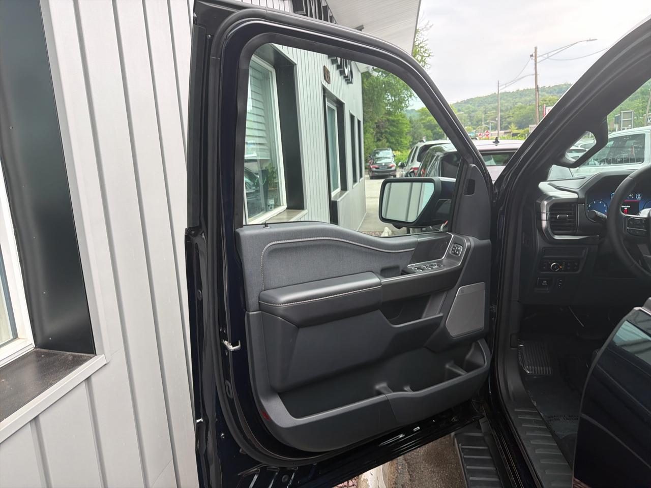 Ford F-150 Lariat SuperCrew 4WD 2025