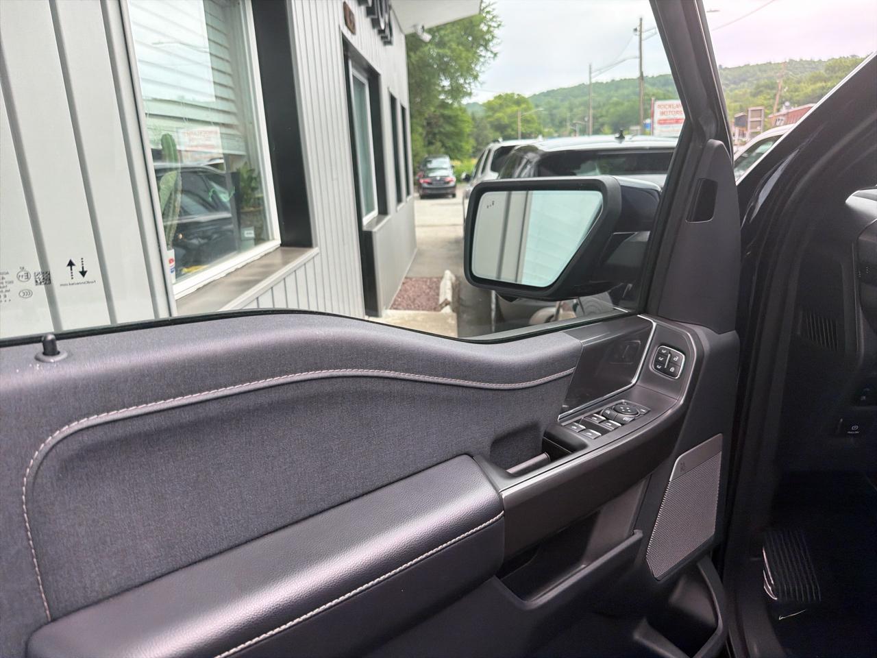 Ford F-150 Lariat SuperCrew 4WD 2025