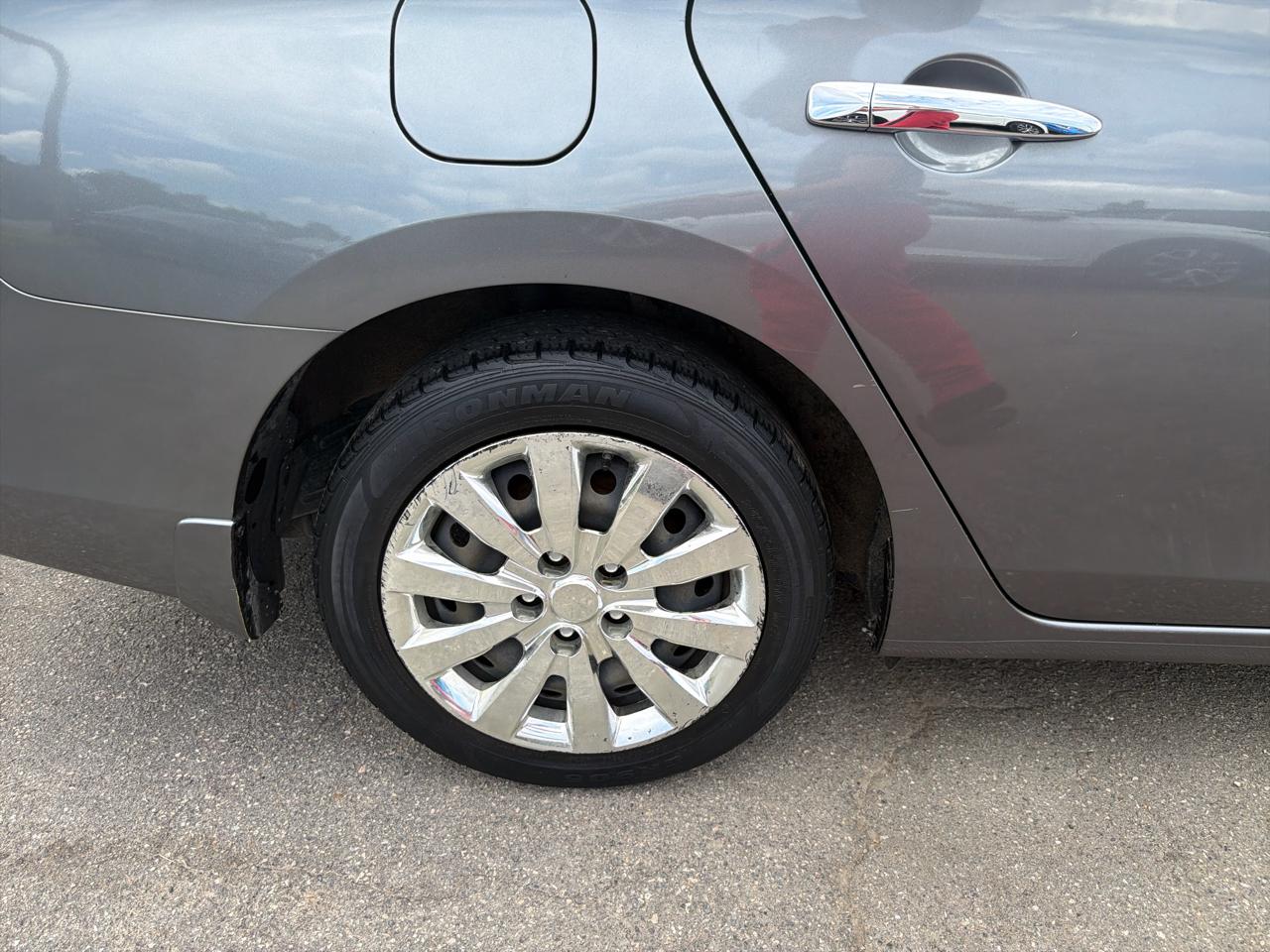 Nissan Sentra 4dr Sdn I4 CVT SV 2015
