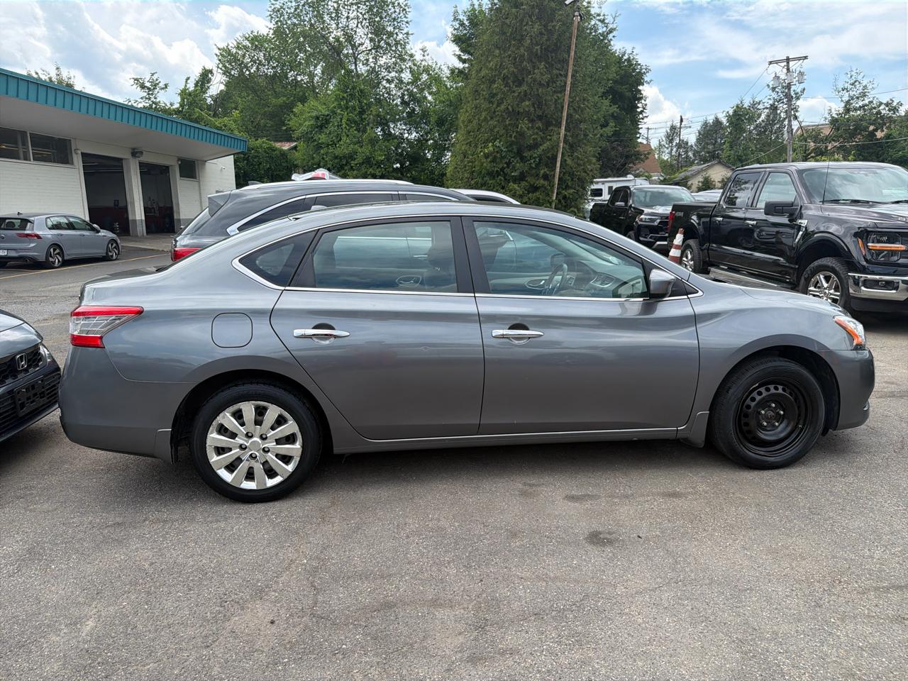 Nissan Sentra 4dr Sdn I4 CVT SV 2015