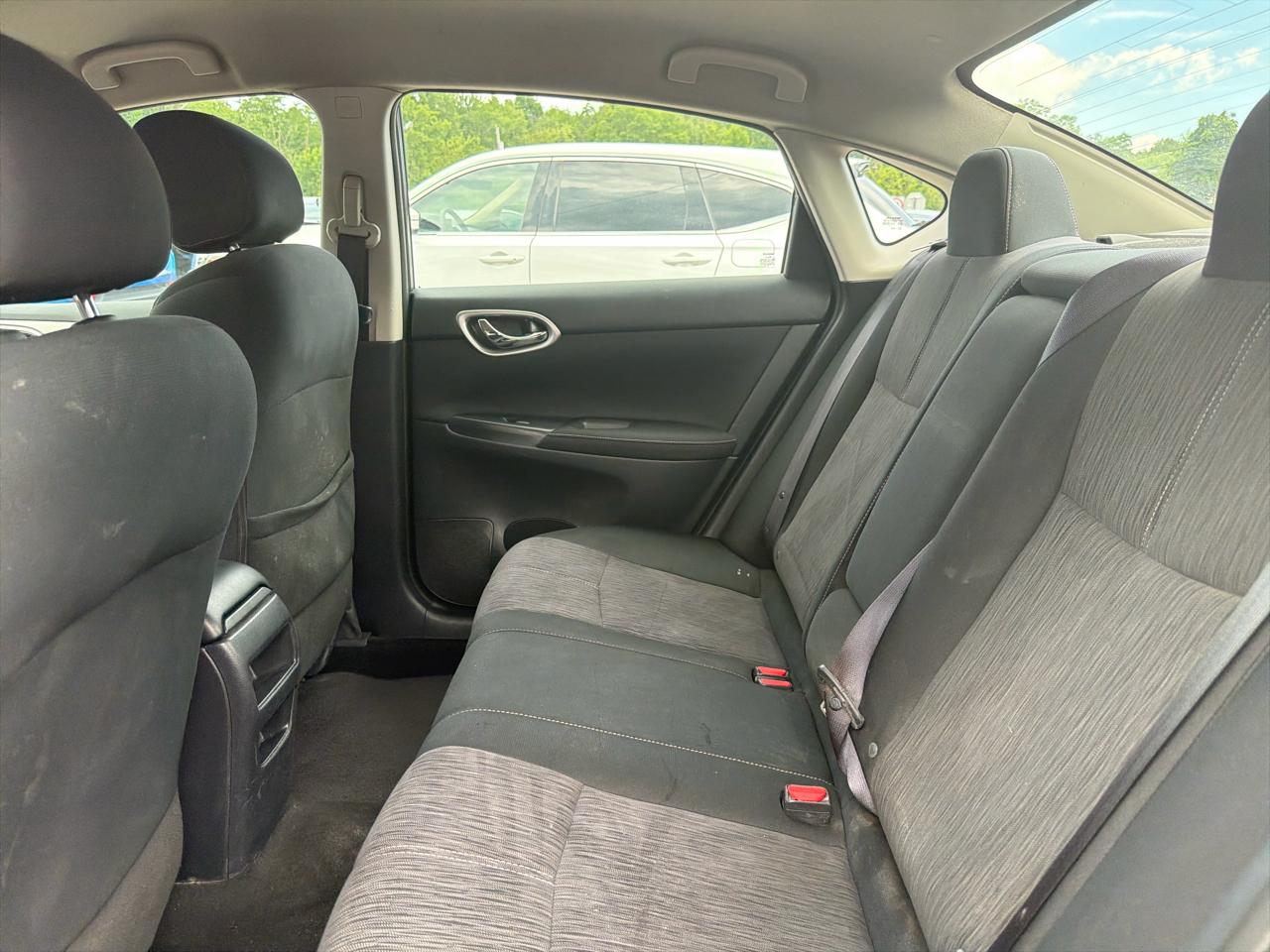 Nissan Sentra 4dr Sdn I4 CVT SV 2015