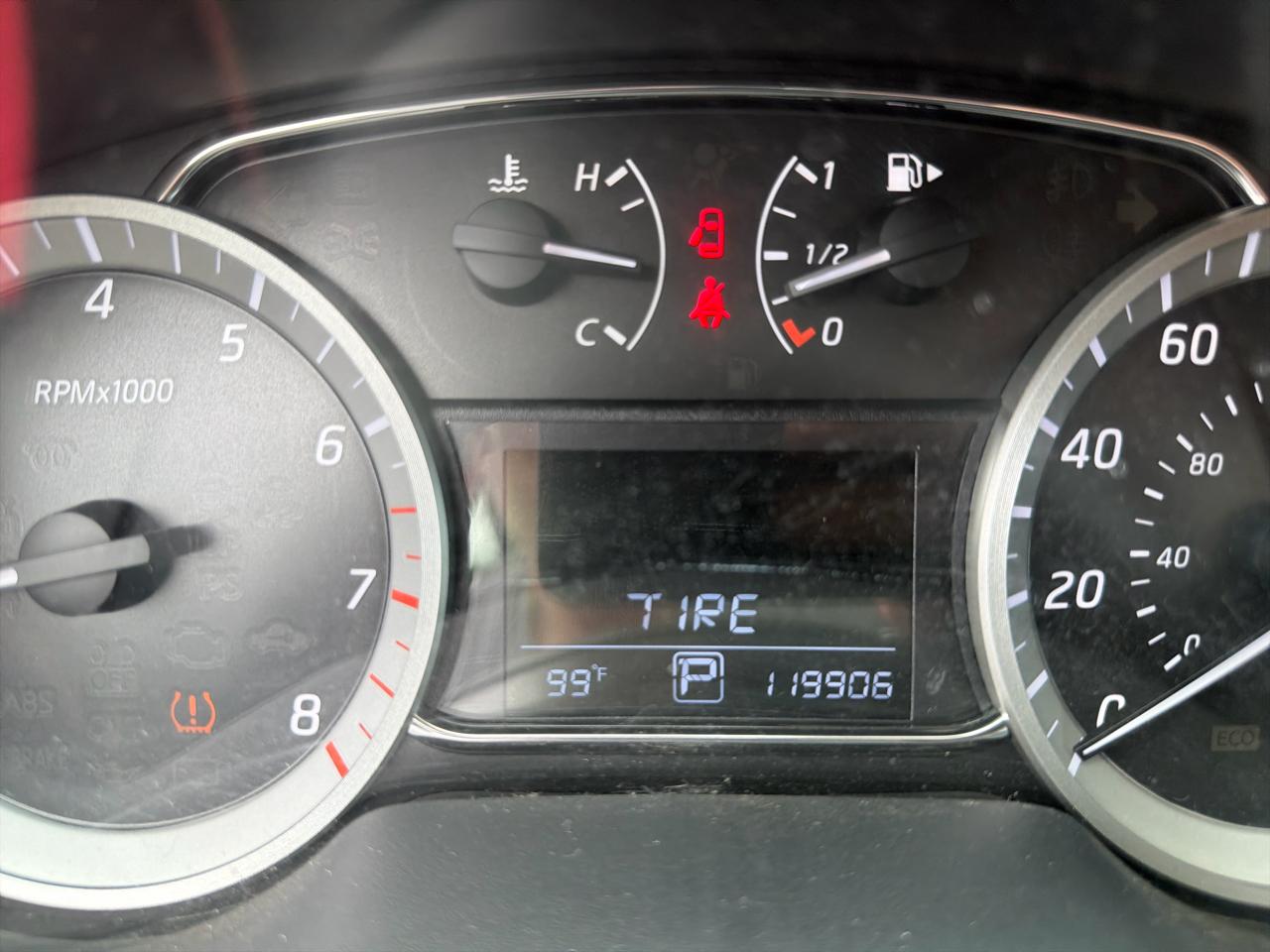 Nissan Sentra 4dr Sdn I4 CVT SV 2015