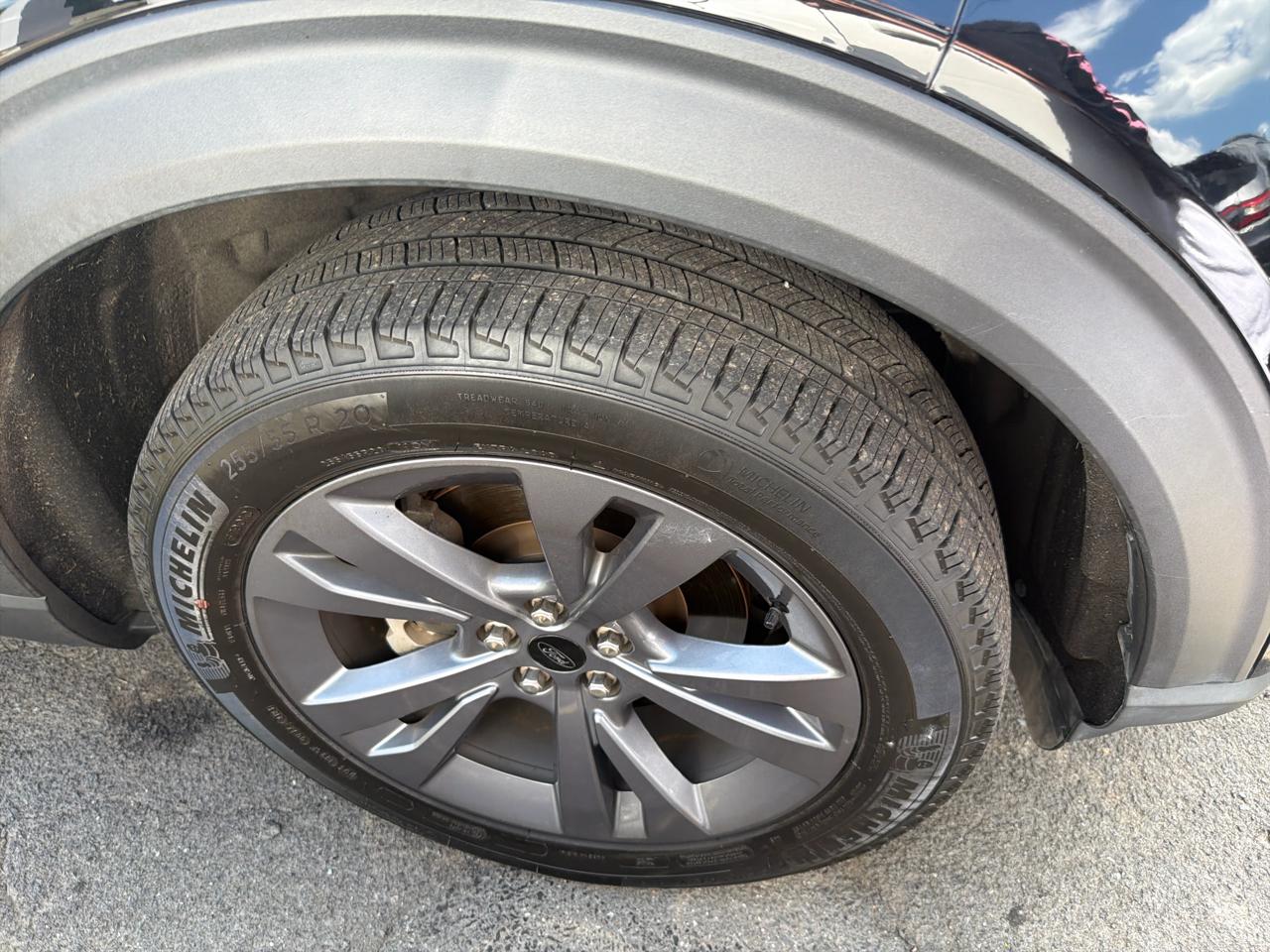Ford Explorer XLT 2023
