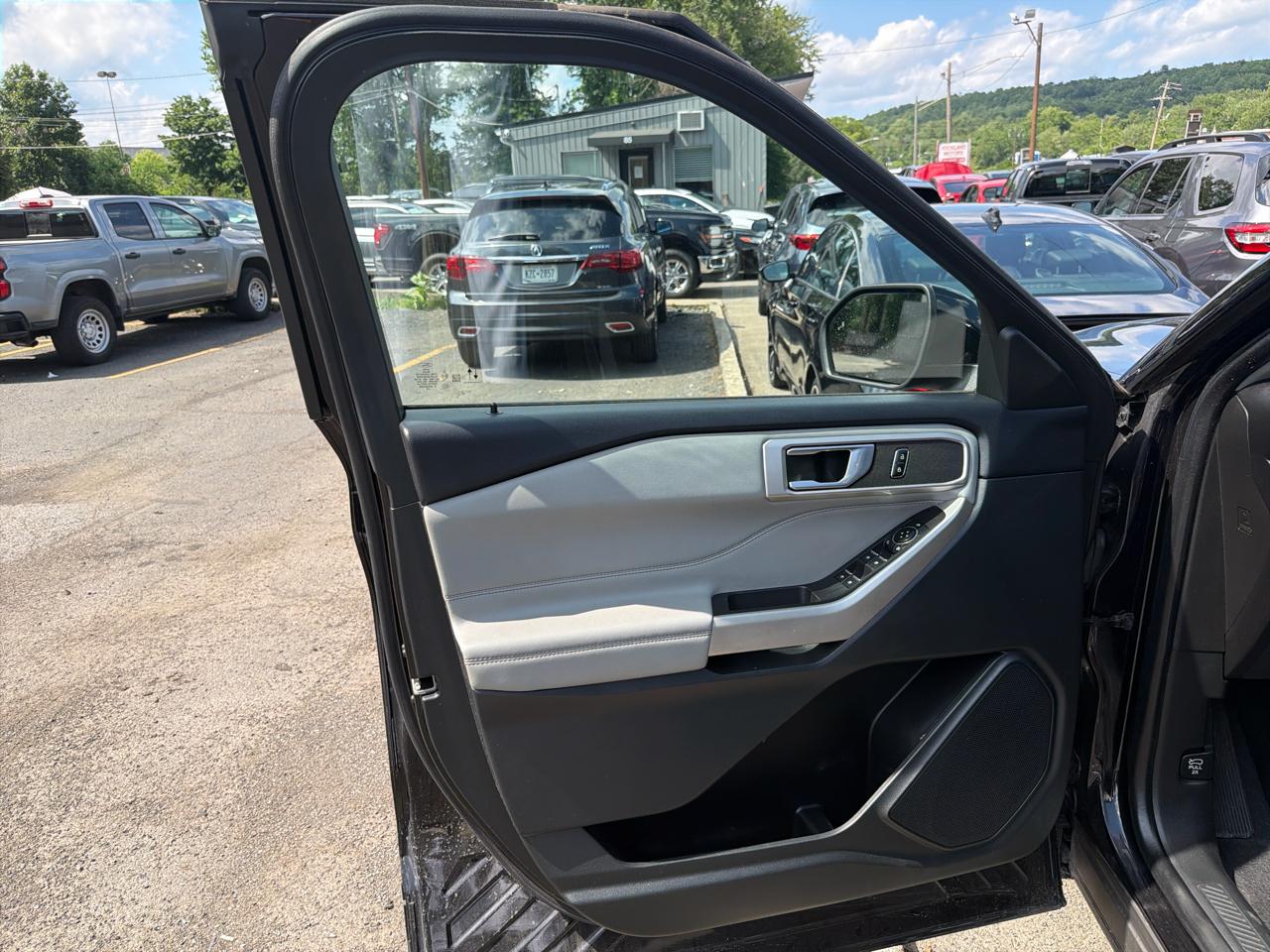 Ford Explorer XLT 2023