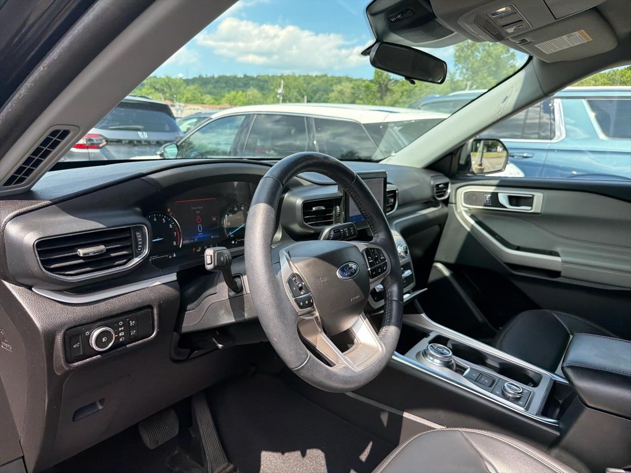 Ford Explorer XLT 2023