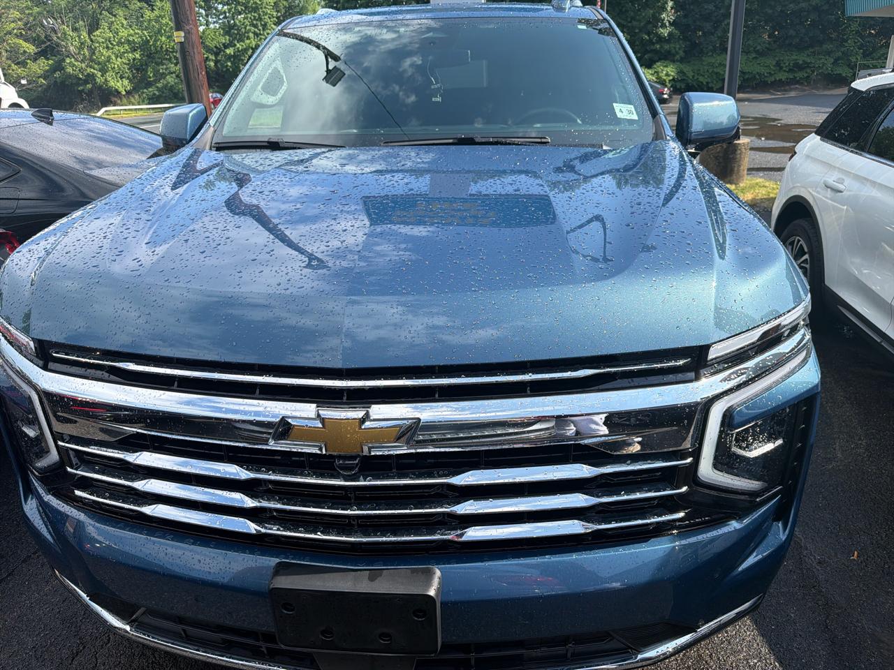 Chevrolet Suburban 4WD 4dr LT 2025