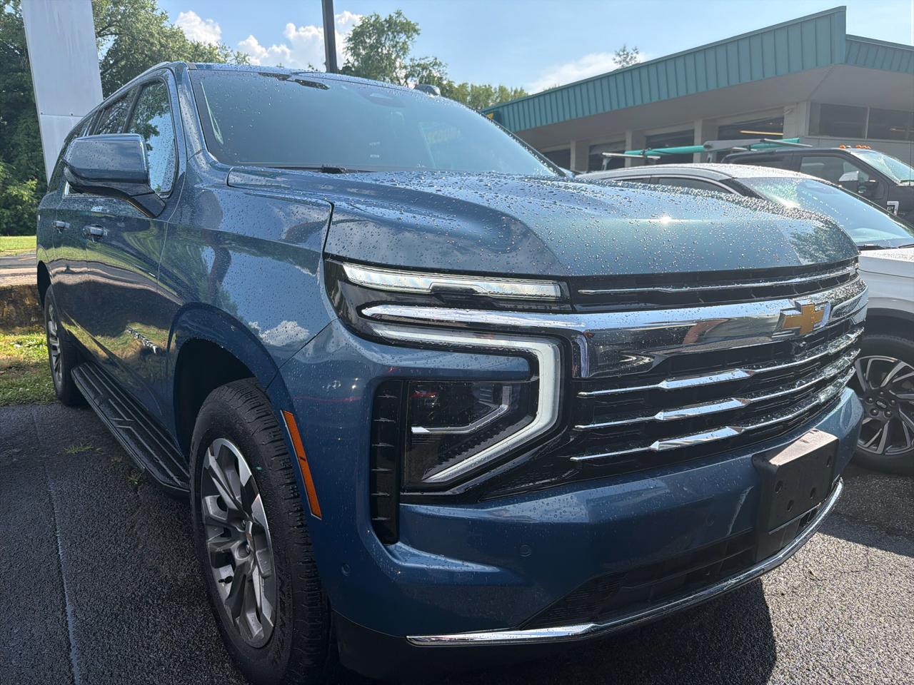 Chevrolet Suburban 4WD 4dr LT 2025