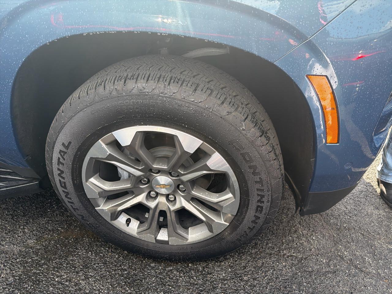 Chevrolet Suburban 4WD 4dr LT 2025