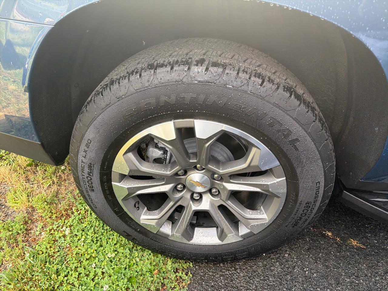 Chevrolet Suburban 4WD 4dr LT 2025