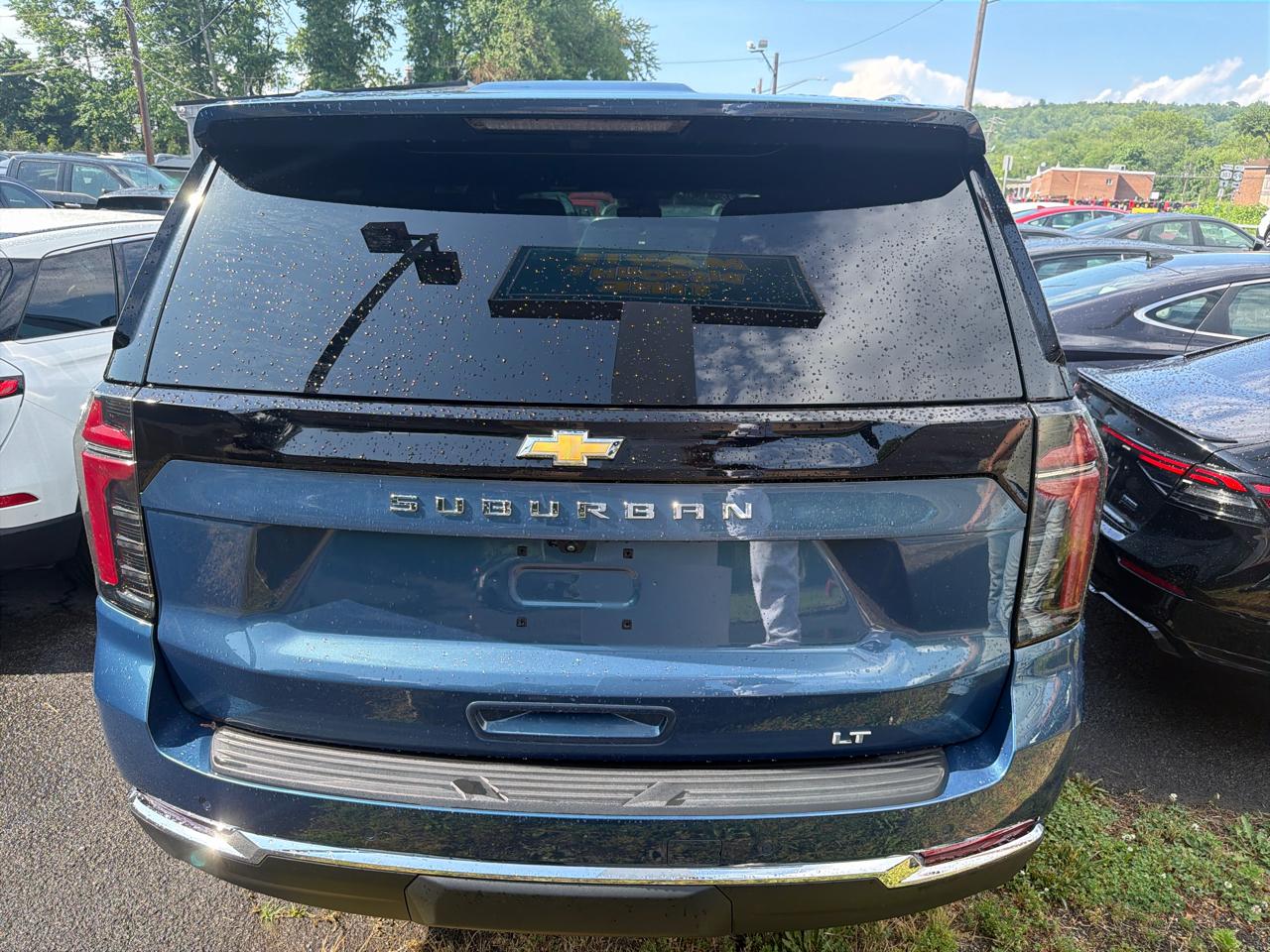 Chevrolet Suburban 4WD 4dr LT 2025