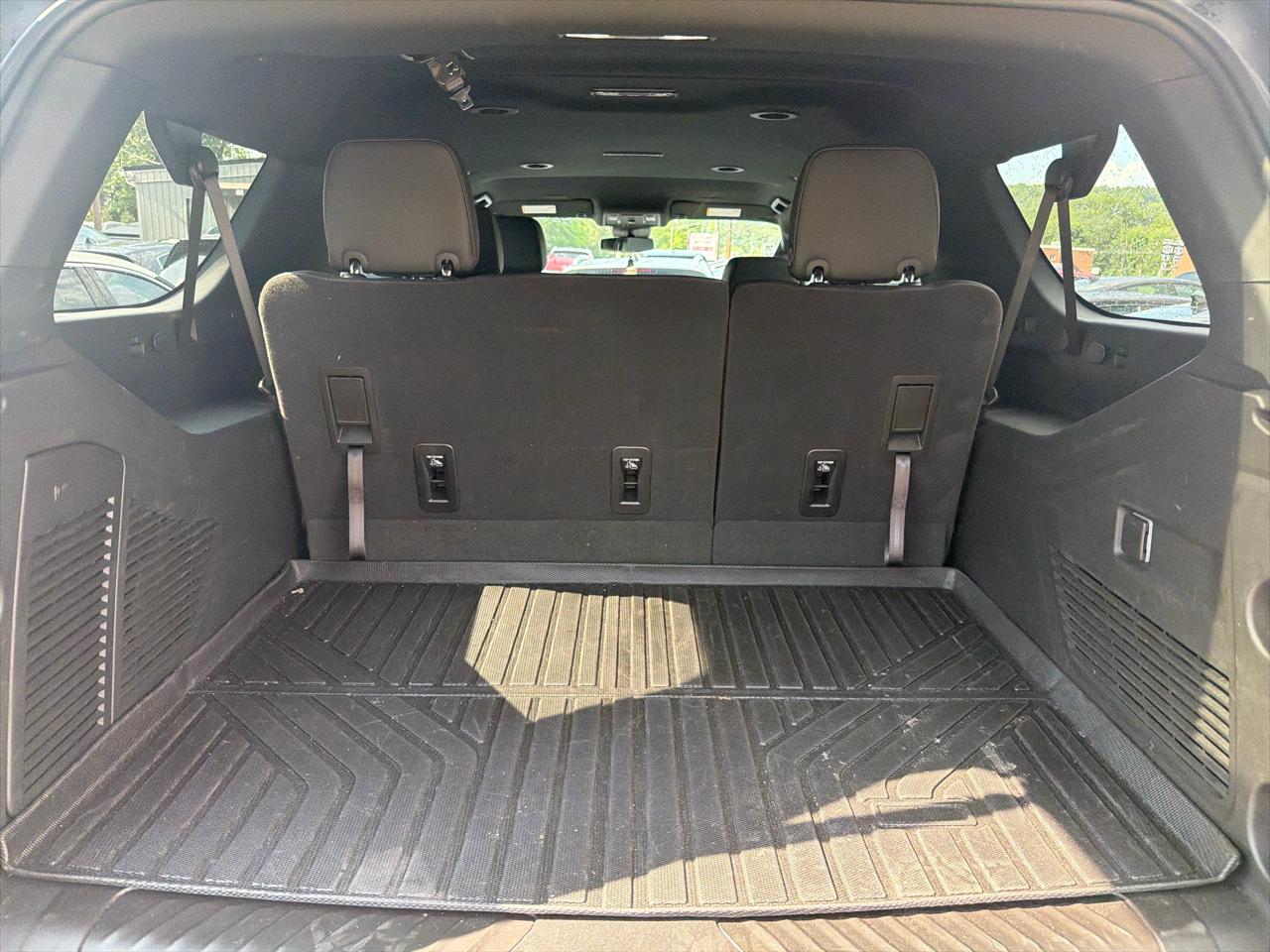 Chevrolet Suburban 4WD 4dr LT 2025