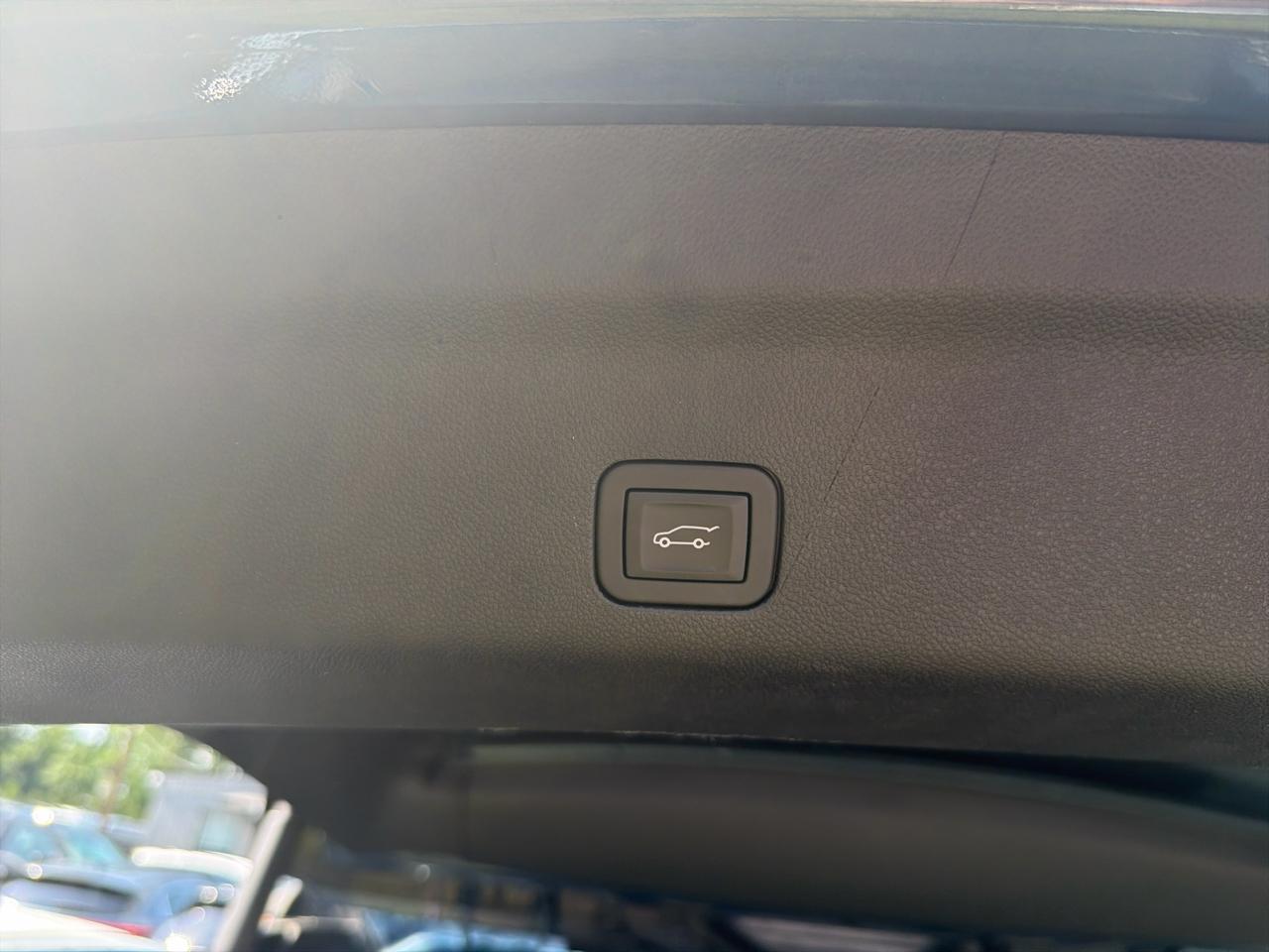 Chevrolet Suburban 4WD 4dr LT 2025