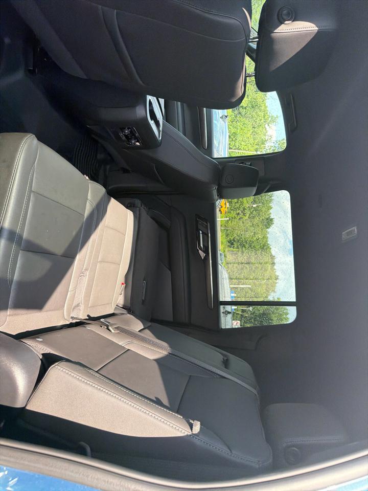 Chevrolet Suburban 4WD 4dr LT 2025