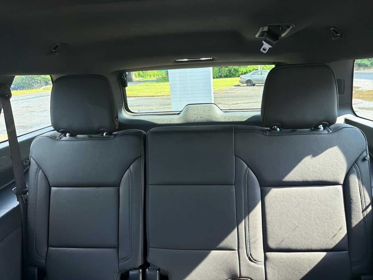 Chevrolet Suburban 4WD 4dr LT 2025
