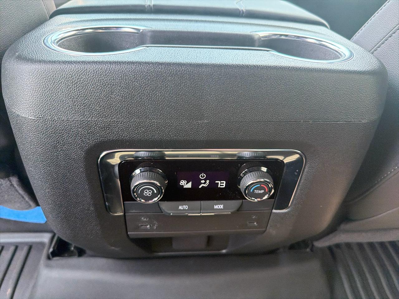 Chevrolet Suburban 4WD 4dr LT 2025
