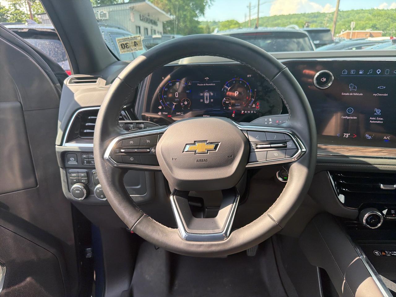 Chevrolet Suburban 4WD 4dr LT 2025