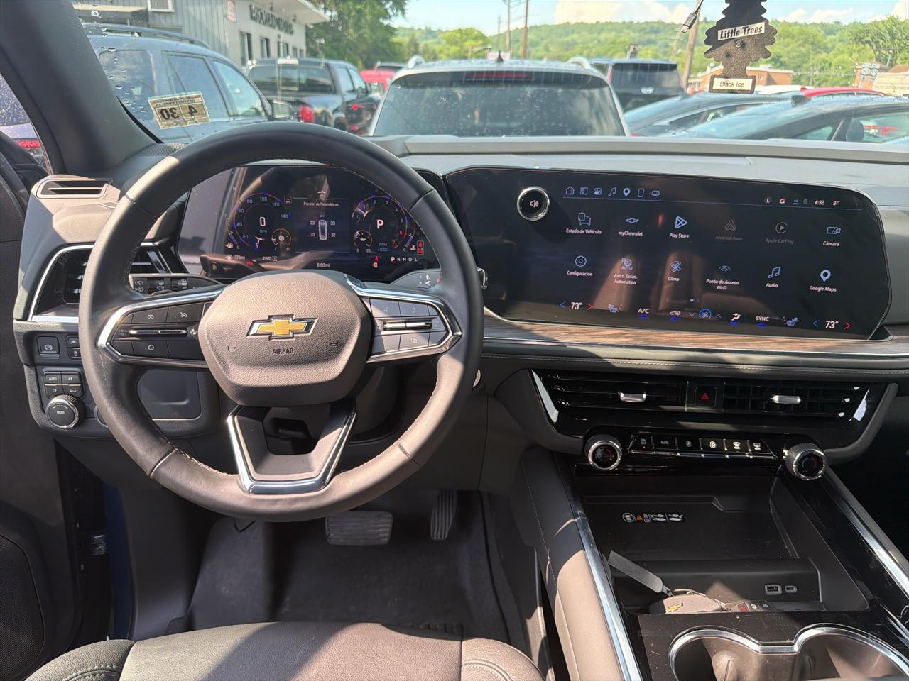 Chevrolet Suburban 4WD 4dr LT 2025