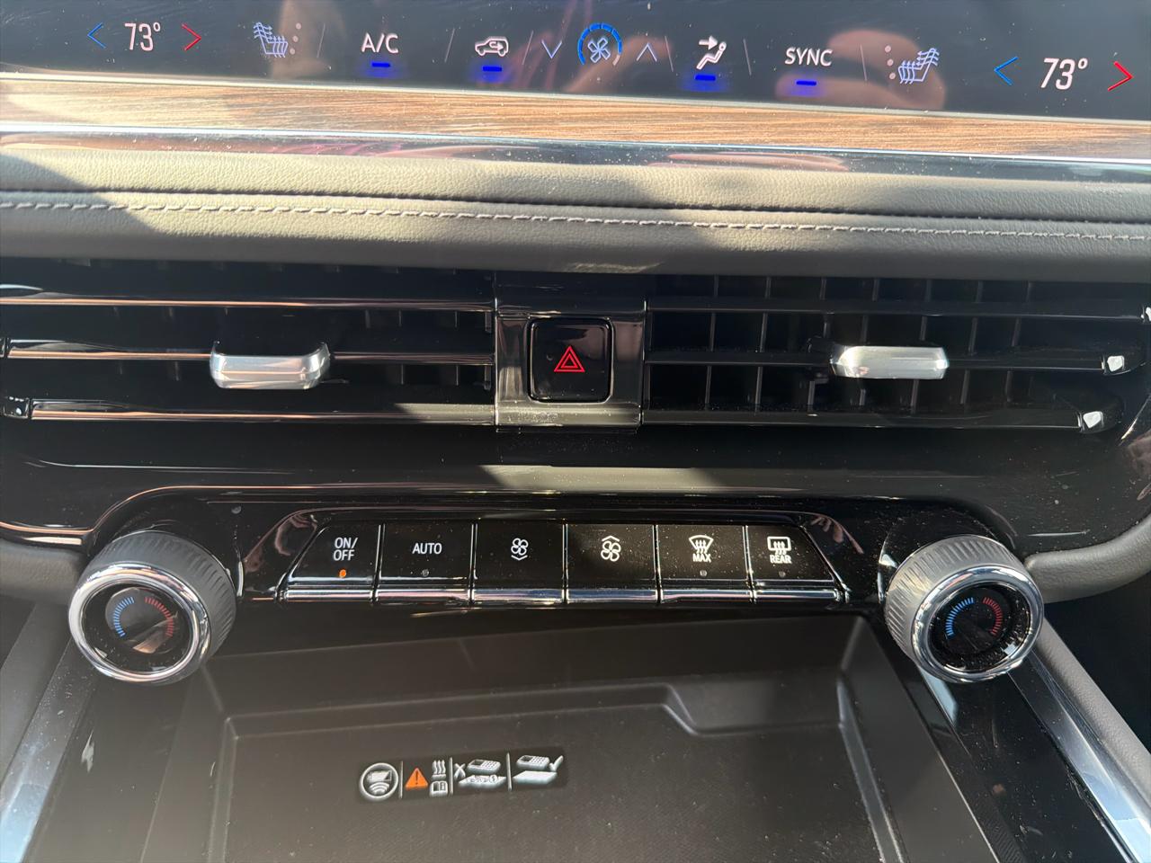 Chevrolet Suburban 4WD 4dr LT 2025