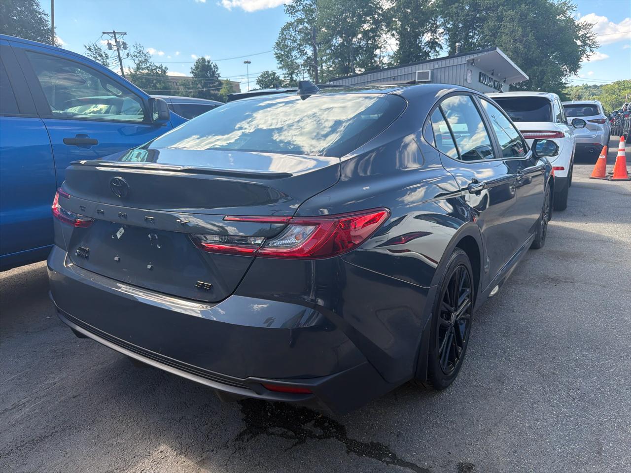Toyota Camry XLE AWD (Natl) 2025