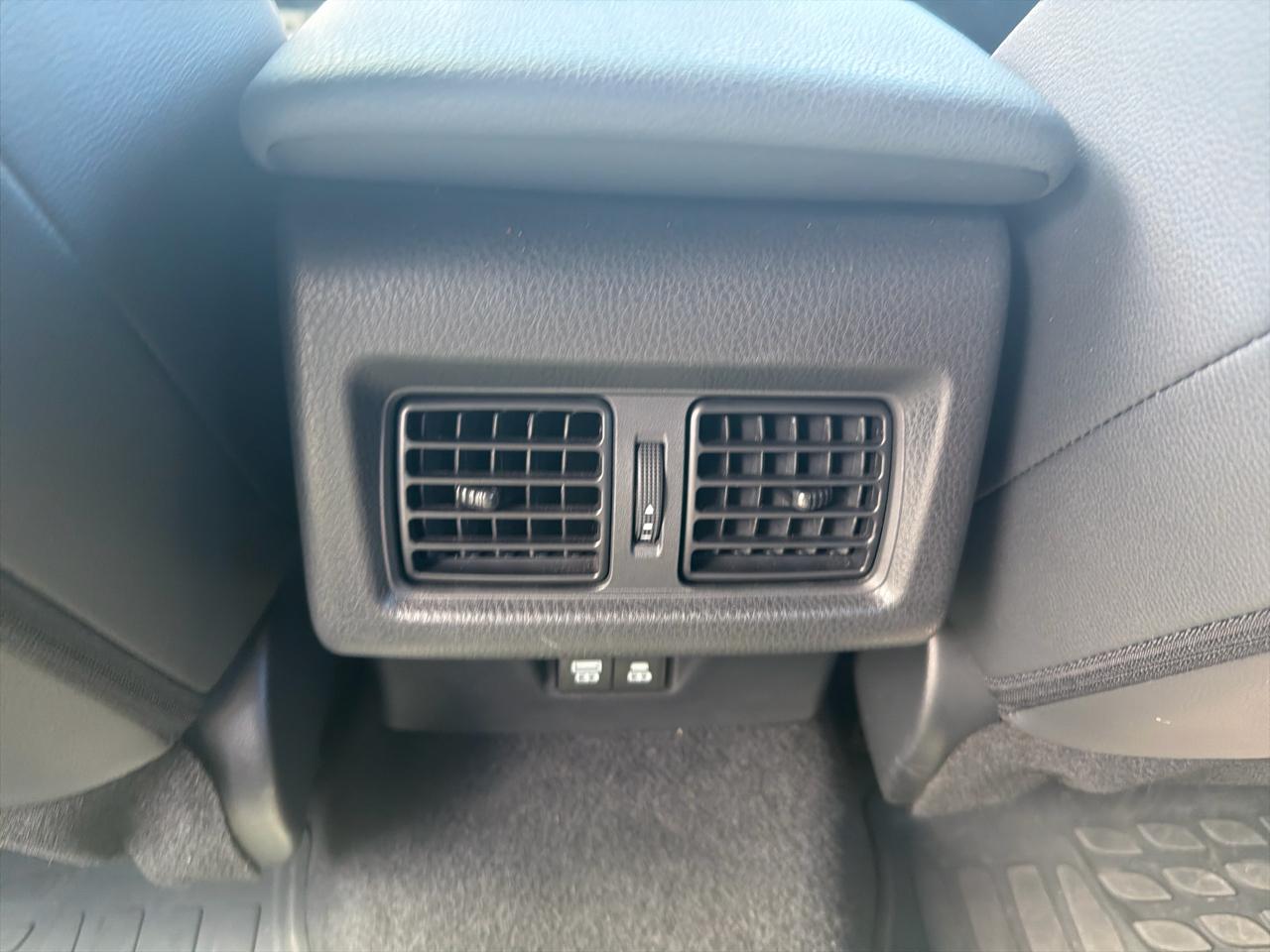 Toyota Camry XLE AWD (Natl) 2025