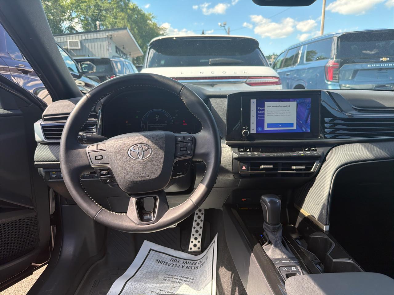 Toyota Camry XLE AWD (Natl) 2025