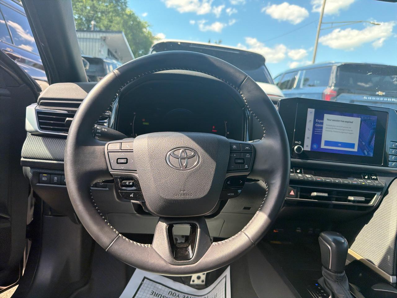 Toyota Camry XLE AWD (Natl) 2025