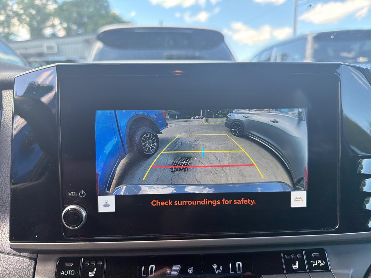 Toyota Camry XLE AWD (Natl) 2025