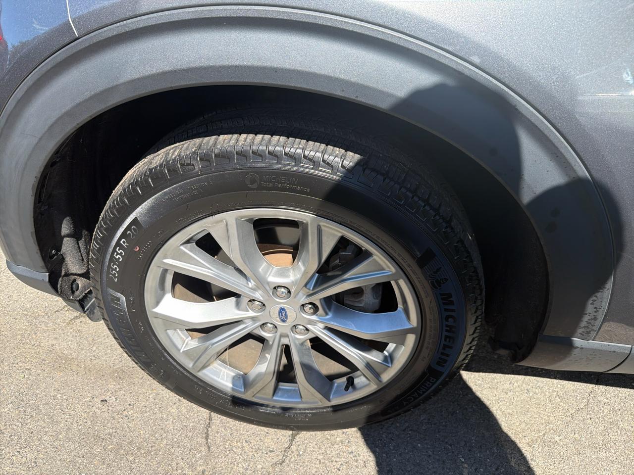 Ford Explorer XLT 2023