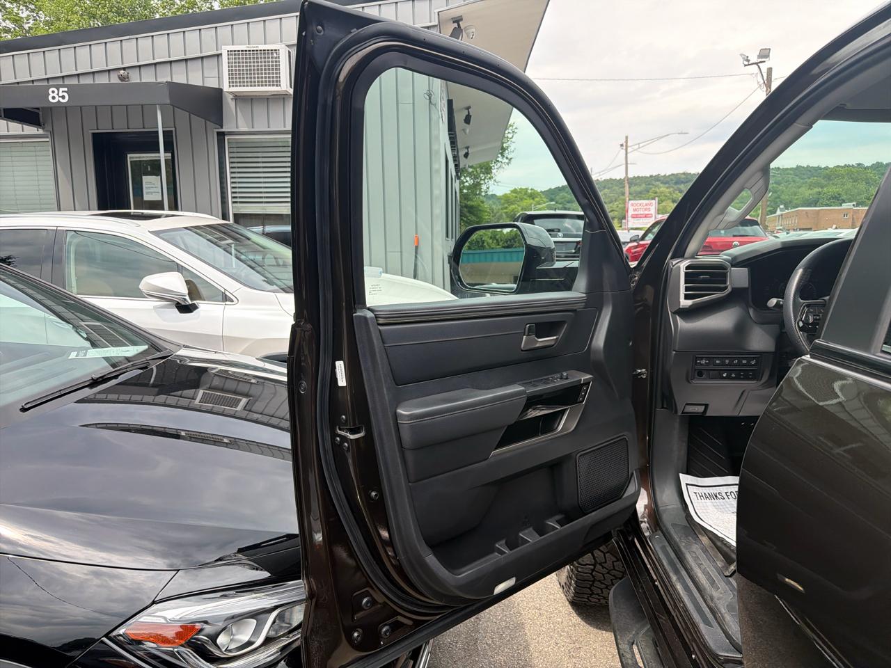 Toyota Tundra 4WD Platinum CrewMax 5.5' Bed (Natl) 2024