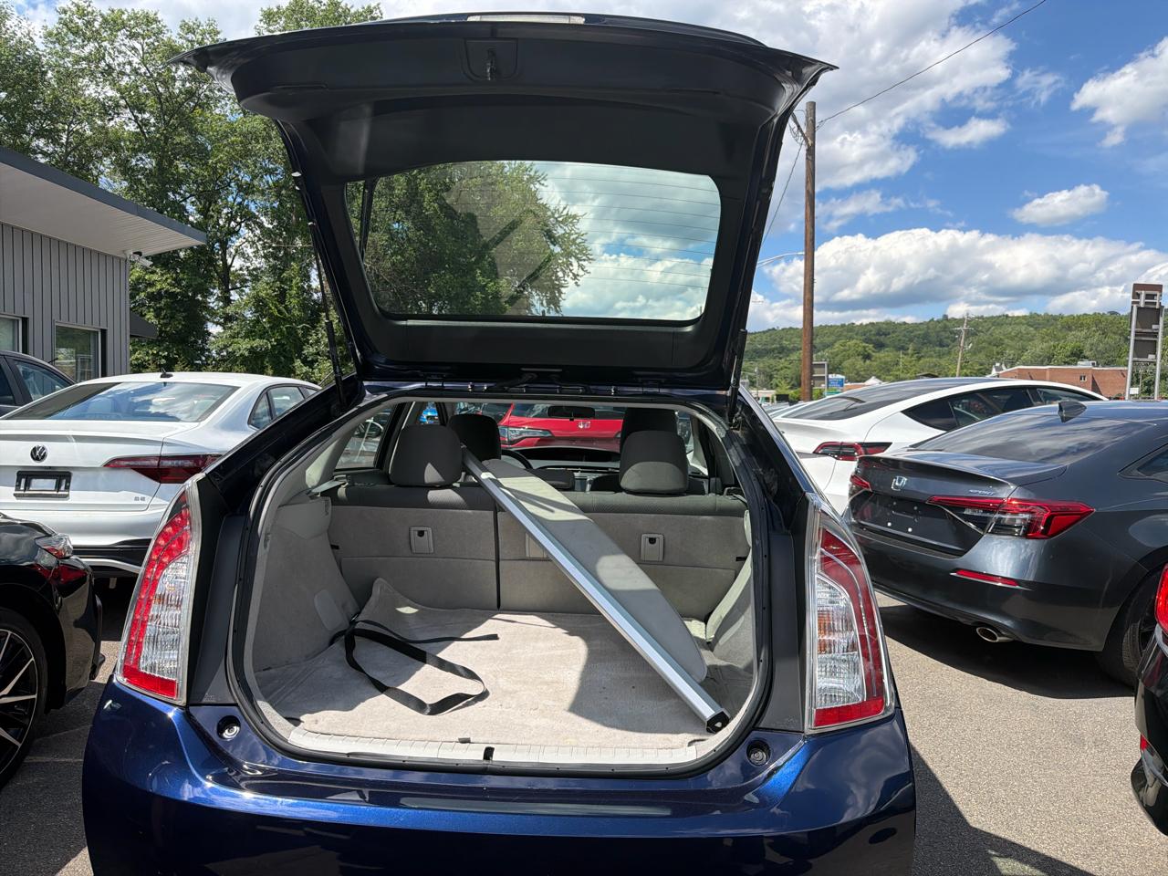 Toyota Prius 5dr HB Three (Natl) 2012