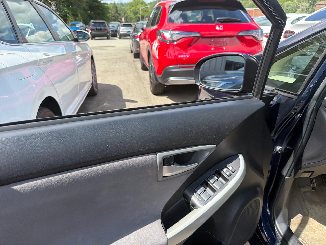 Toyota Prius 5dr HB Three (Natl) 2012