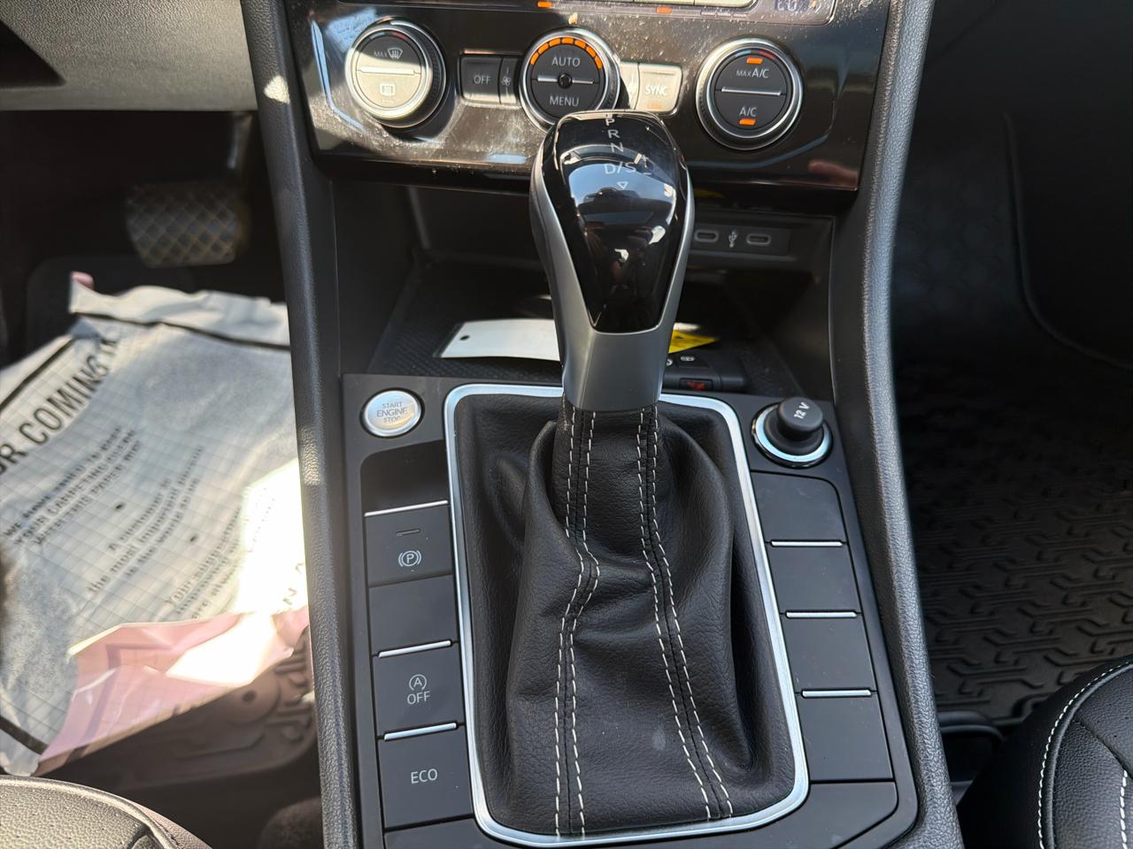 Volkswagen Jetta SE Auto 2023