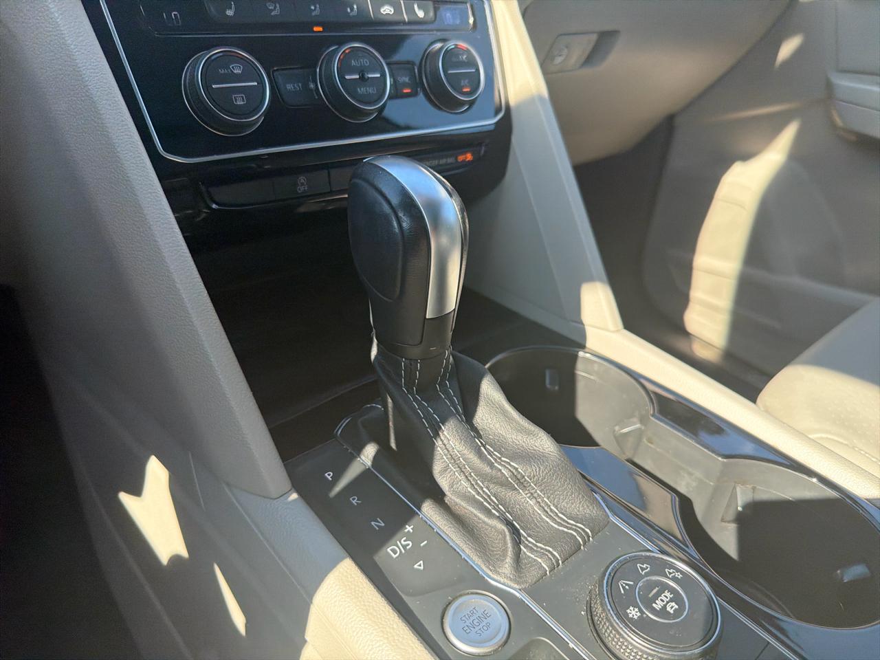 Volkswagen Atlas 3.6L V6 SE w/Technology 4MOTION 2023