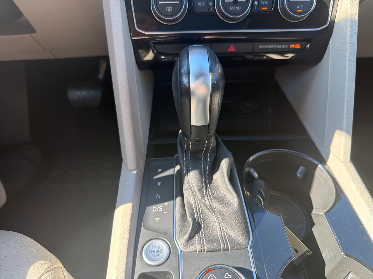 Volkswagen Atlas 3.6L V6 SE w/Technology 4MOTION 2023