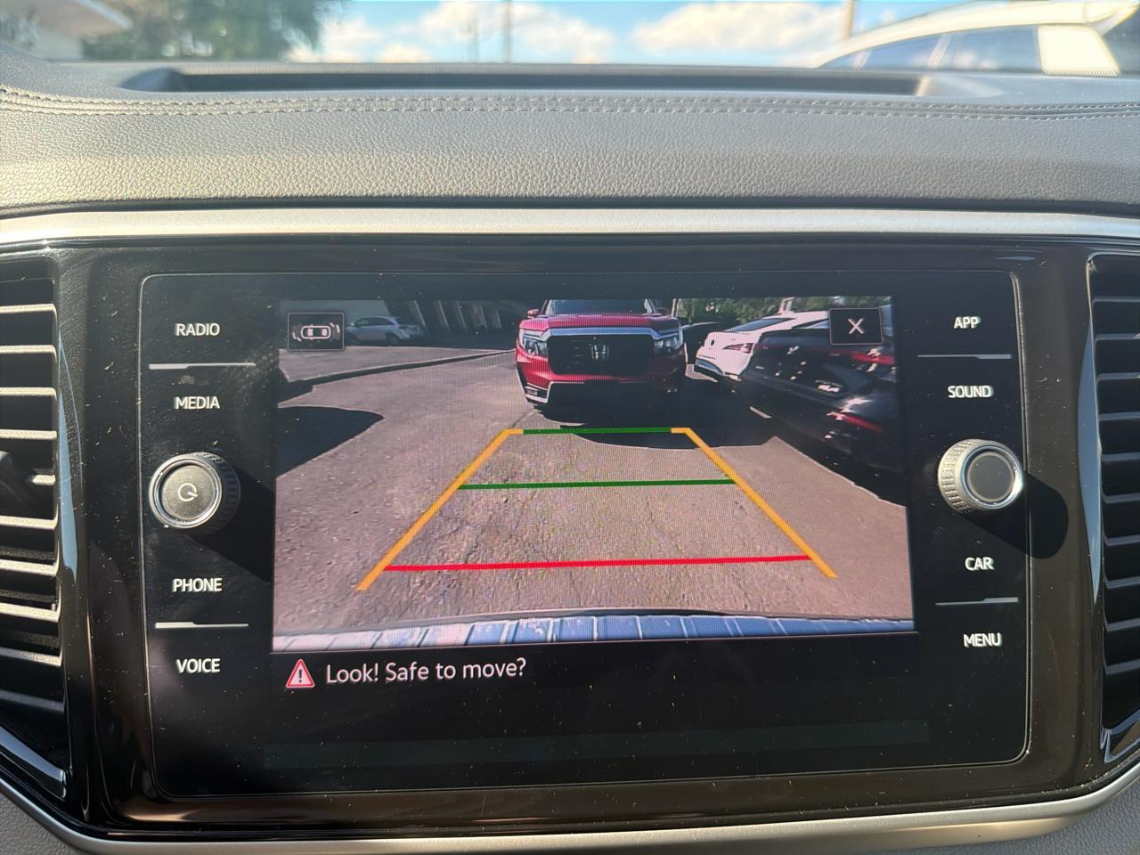 Volkswagen Atlas 3.6L V6 SE w/Technology 4MOTION 2023