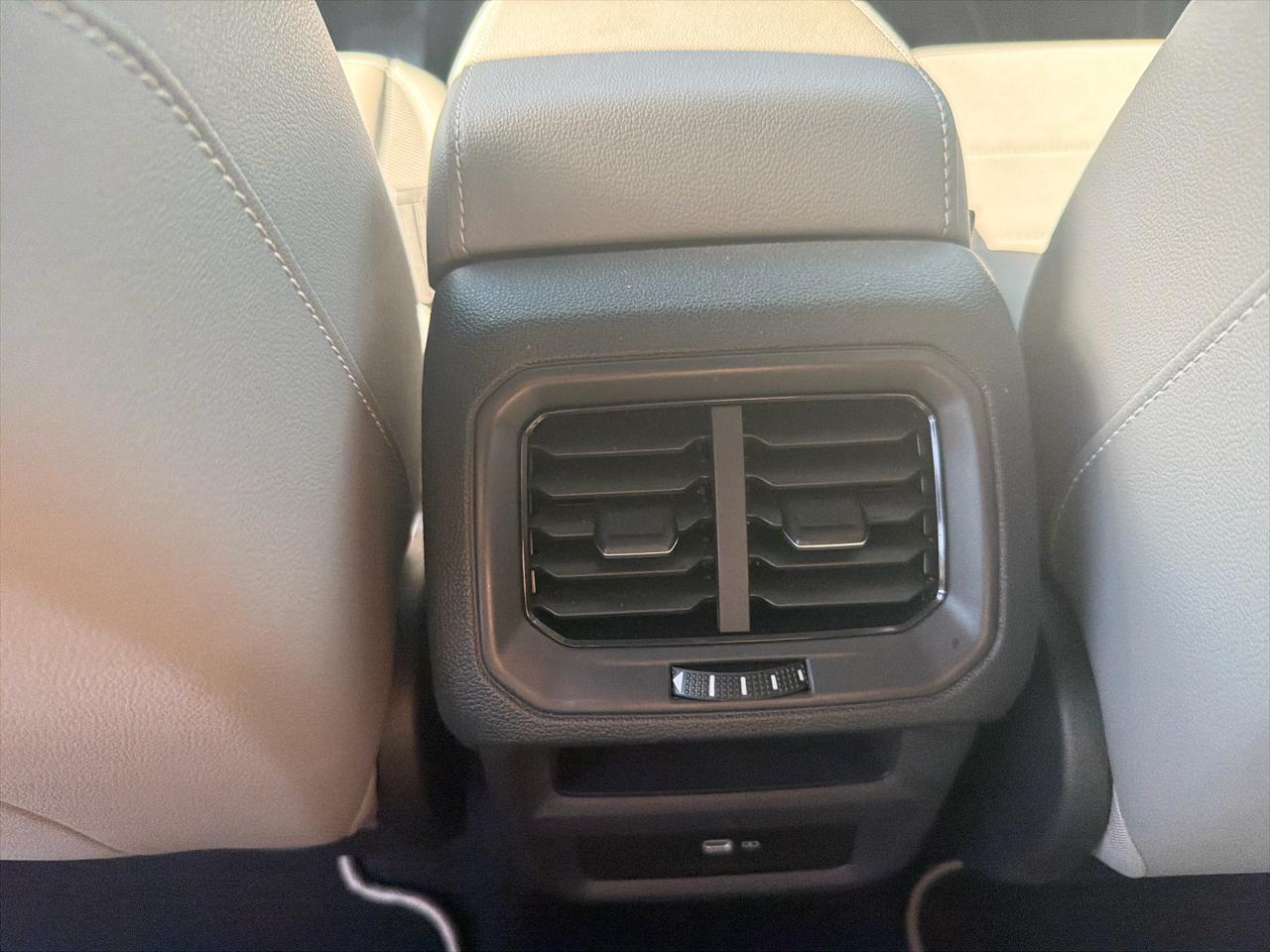 Volkswagen Taos SE 4MOTION *Ltd Avail* 2023