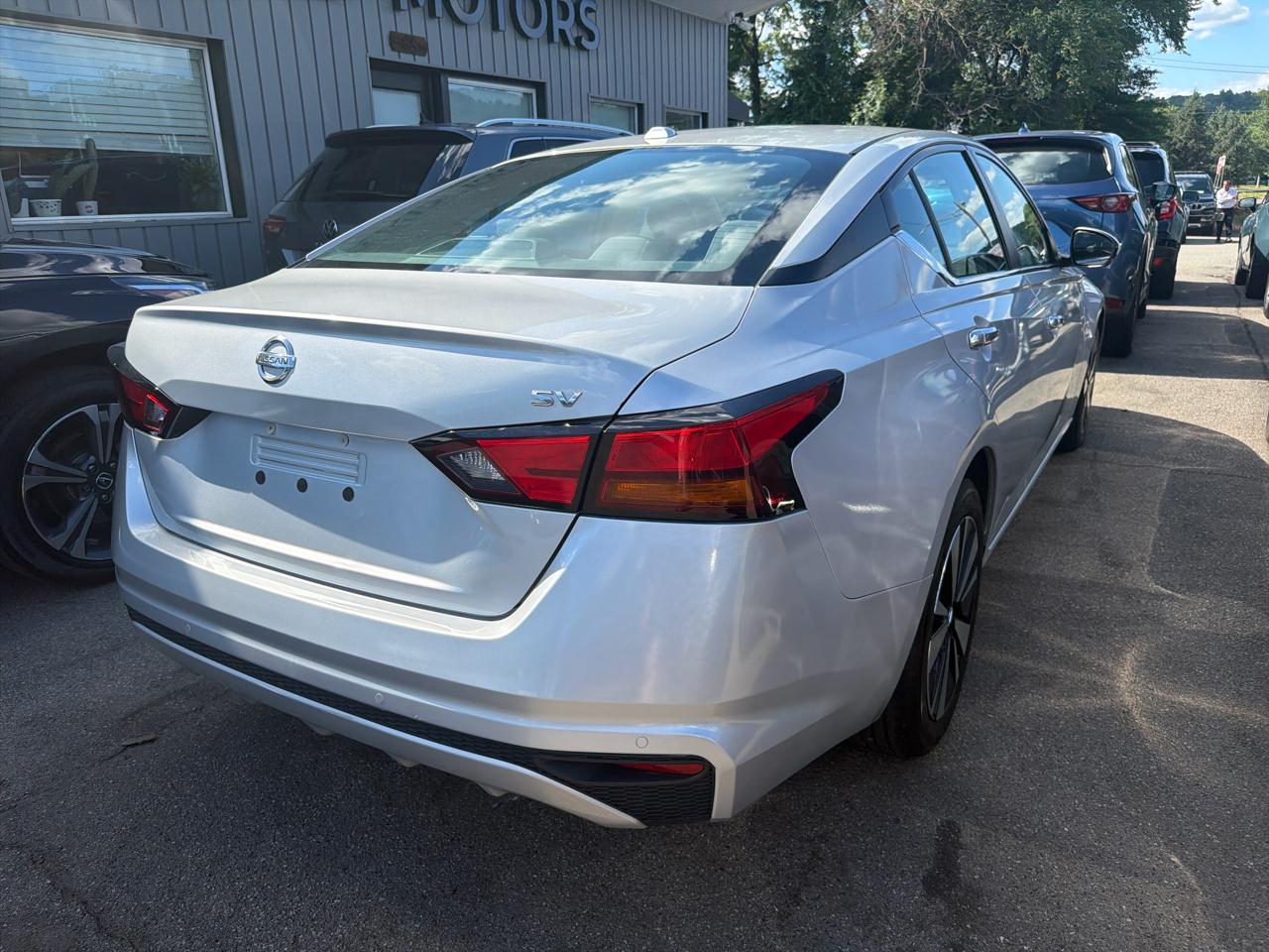 Nissan Altima 2.5 SV Sedan 2021