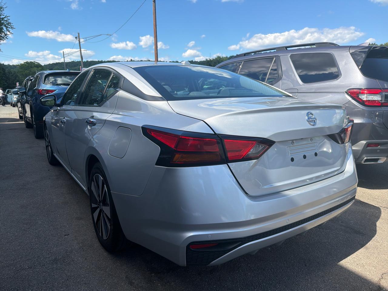 Nissan Altima 2.5 SV Sedan 2021