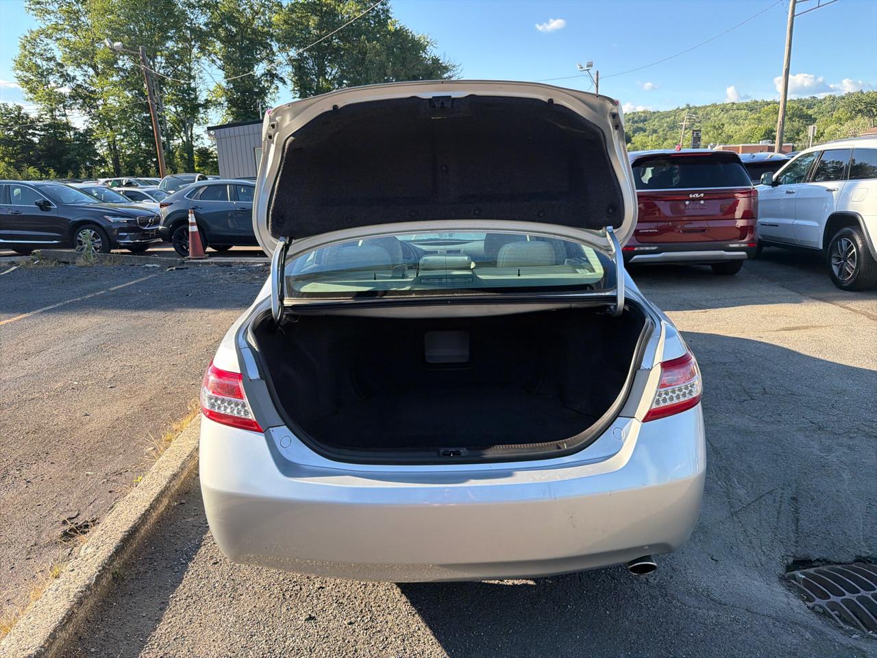 Toyota Camry 4dr Sdn I4 Man LE (Natl) 2011