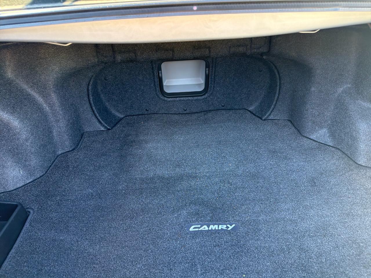 Toyota Camry 4dr Sdn I4 Man LE (Natl) 2011