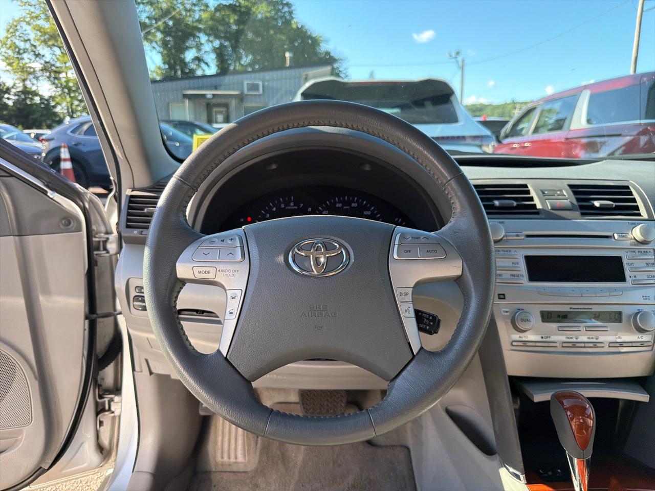 Toyota Camry 4dr Sdn I4 Man LE (Natl) 2011