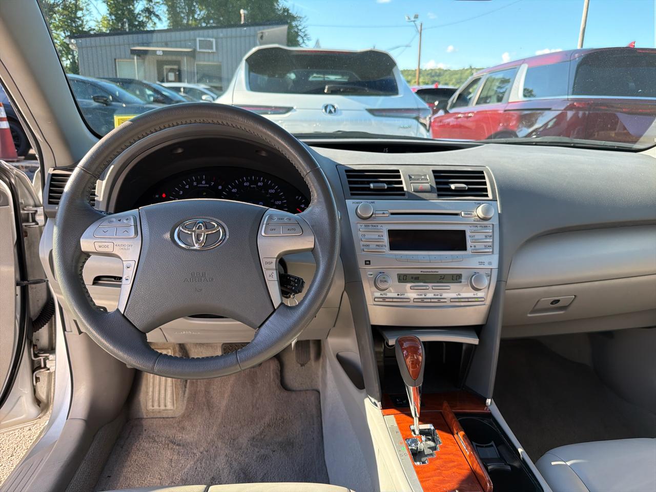 Toyota Camry 4dr Sdn I4 Man LE (Natl) 2011
