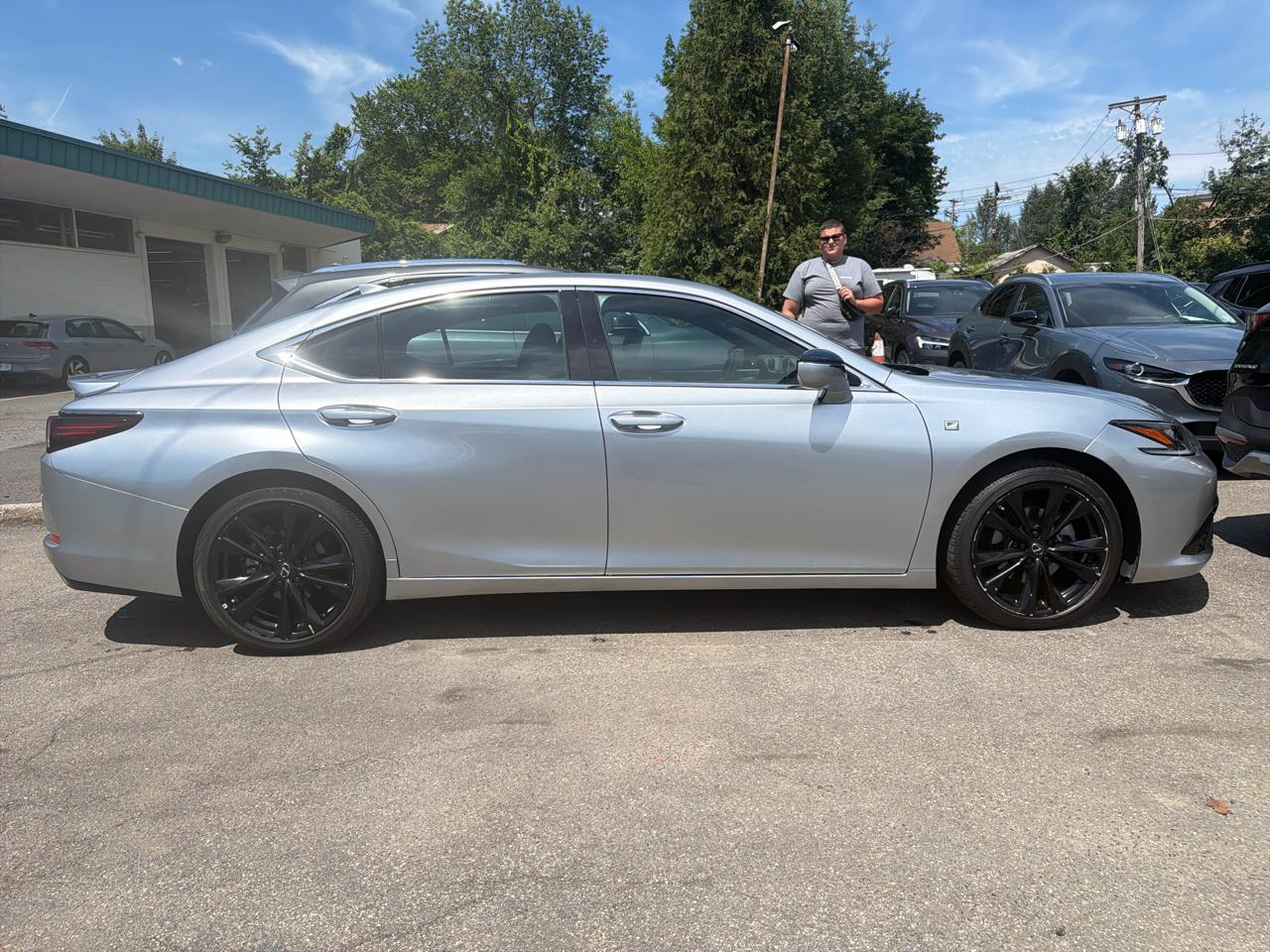Lexus ES  2023