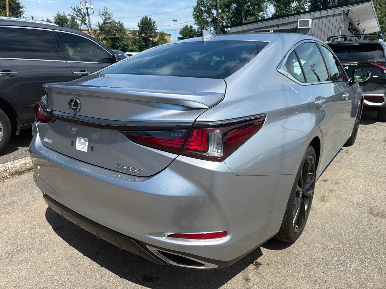 Lexus ES  2023