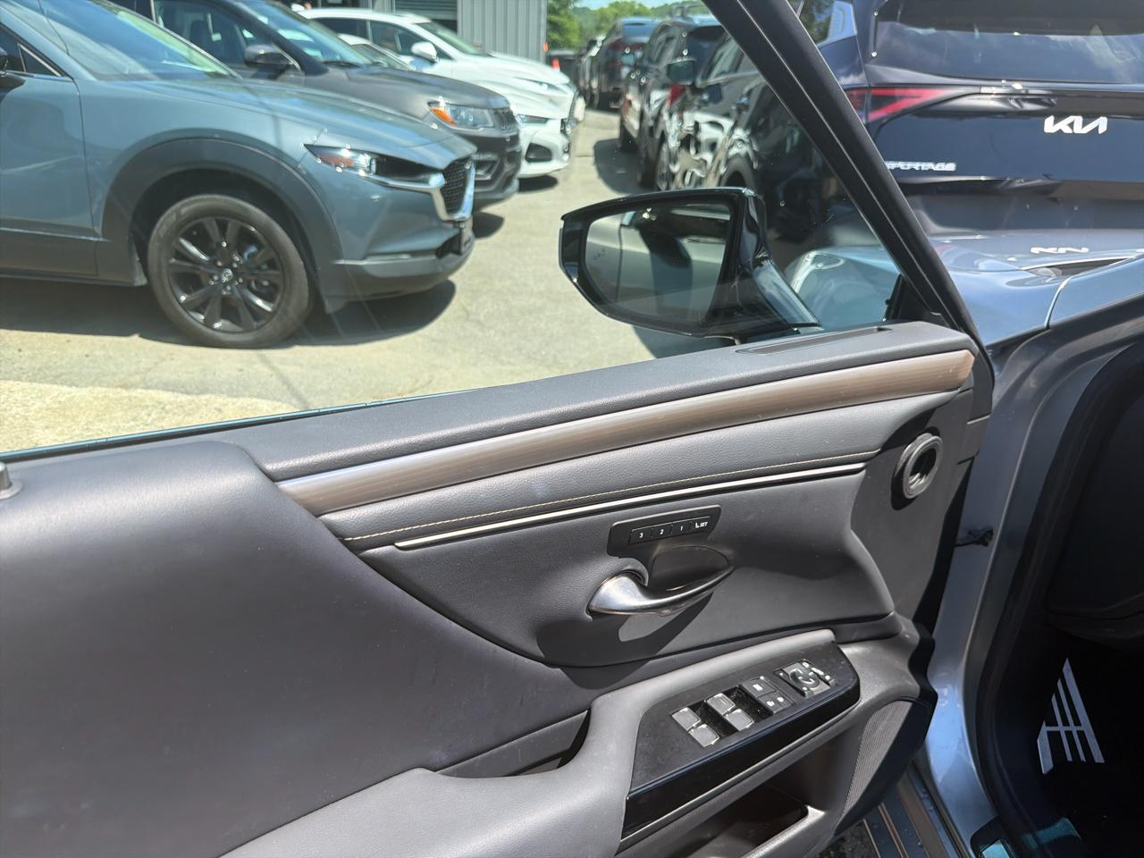 Lexus ES  2023