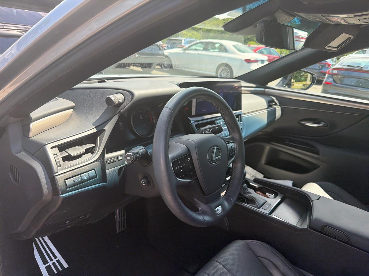 Lexus ES  2023