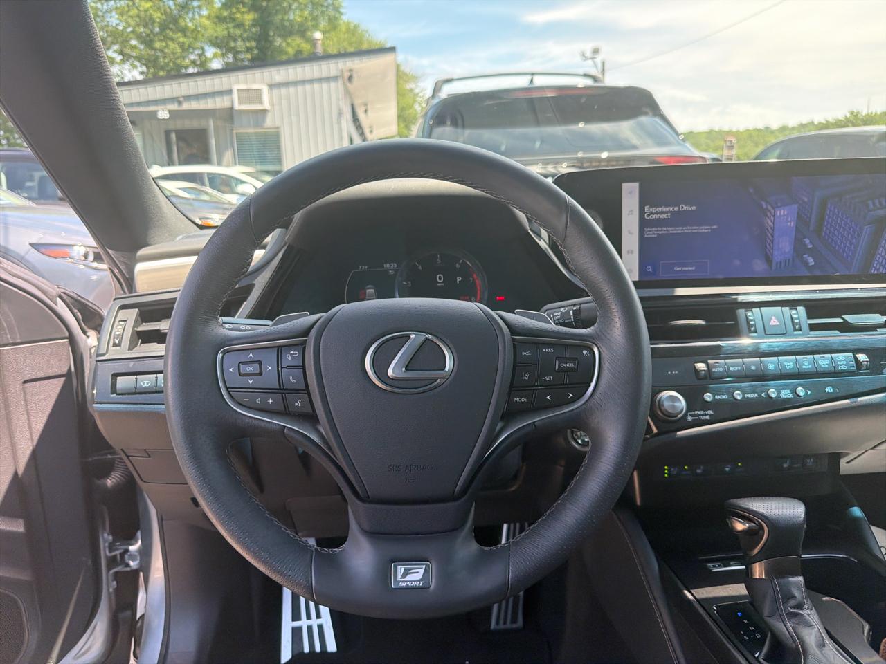 Lexus ES  2023