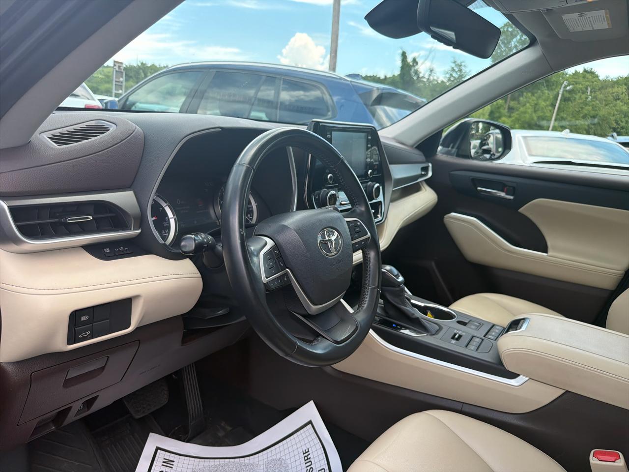 Toyota Highlander XLE AWD (Natl) 2022